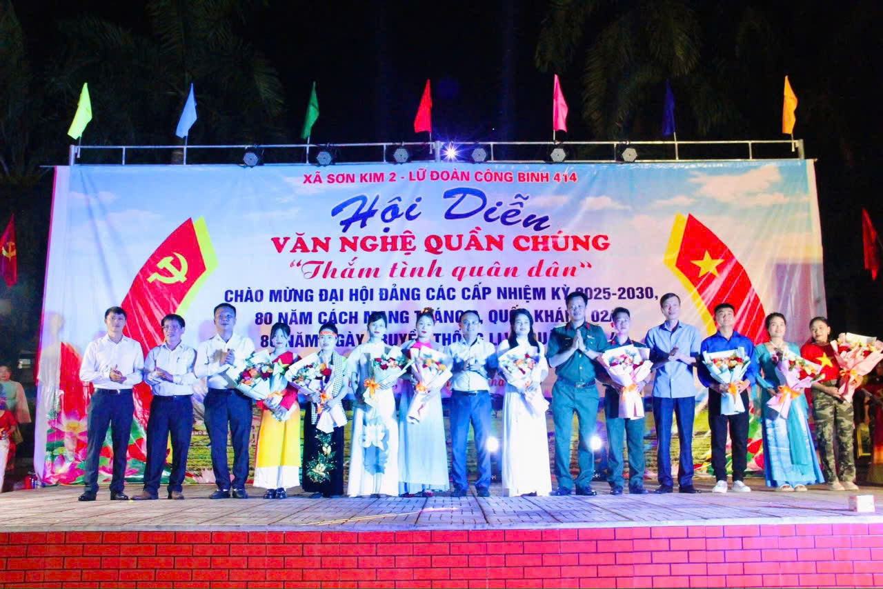 Sôi nổi hội diễn văn nghệ “Thắm tình quân dân” xã Sơn Kim 2