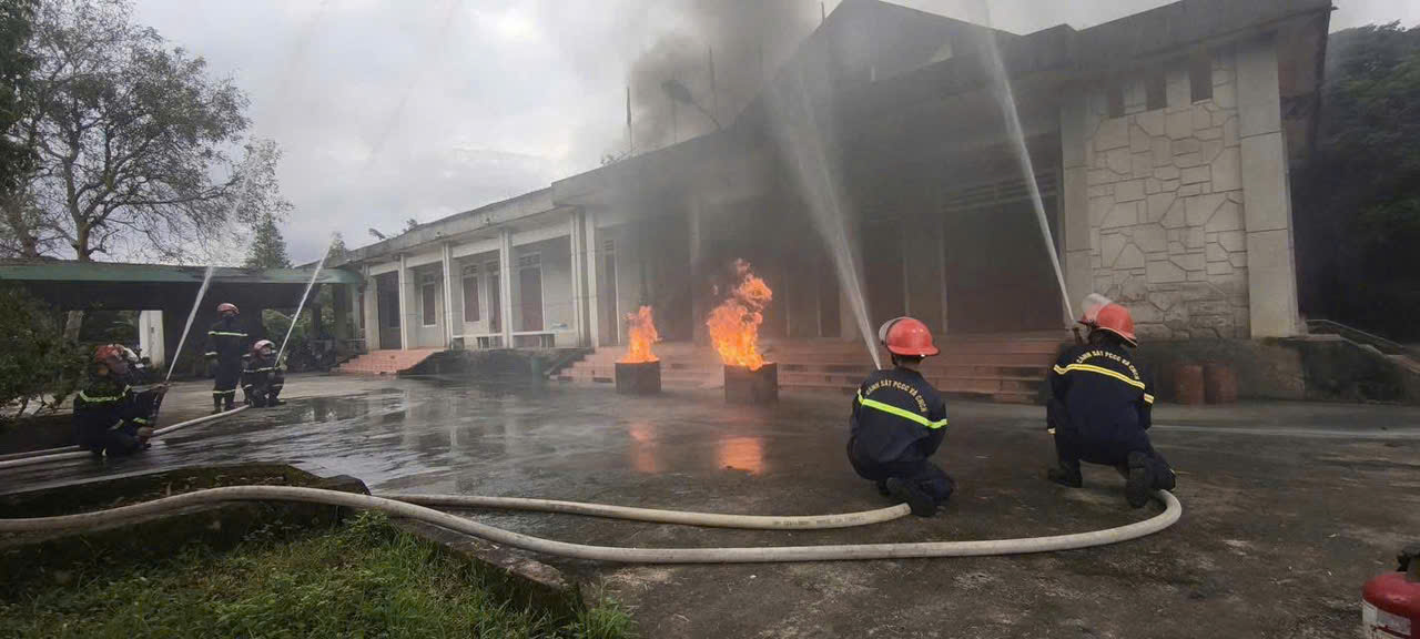 CÔNG AN XÃ SƠN KIM 2 DIỄN TẬP PHƯƠNG ÁN CHỮA CHÁY VÀ CỨU HỘ NĂM 2025