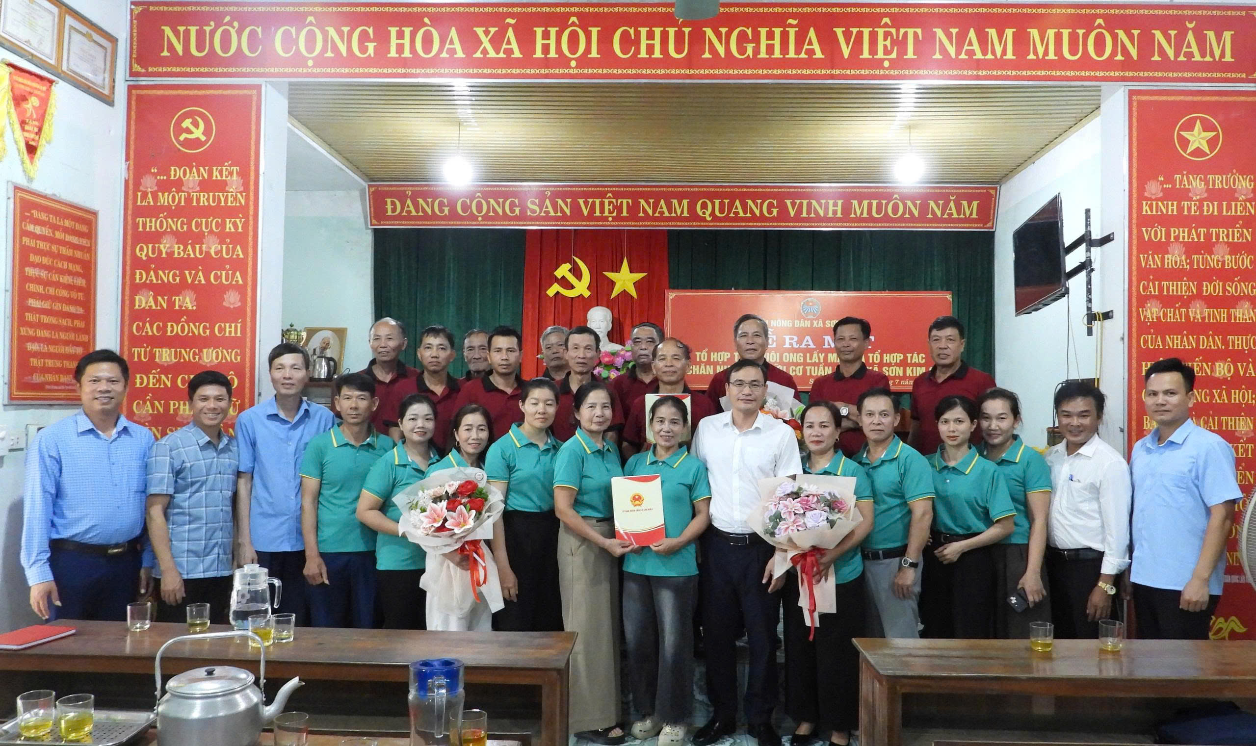 Xã Sơn Kim 2: Ra mắt Tổ hợp tác nuôi ong lấy mật và chăn nuôi lợn hữu cơ tuần hoàn
