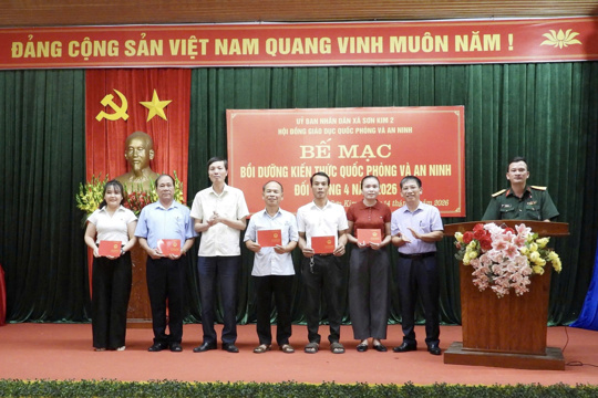 Hội đồng Giáo dục quốc phòng và an ninh xã Sơn Kim 2: Bế mạc lớp bồidưỡng kiến thức quốc phòng và an ninh đối tượng 4