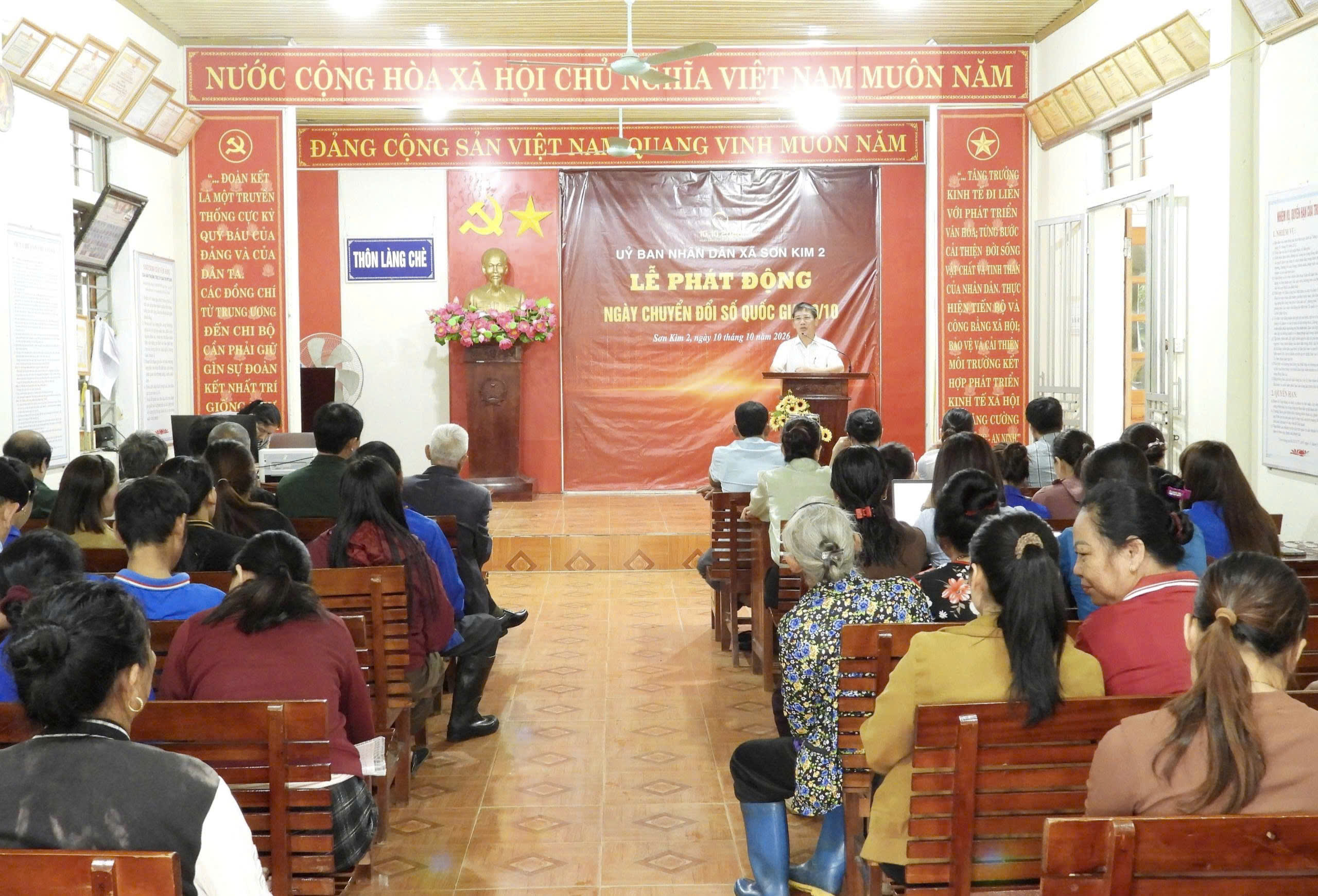 Sơn Kim 2: ra quân hưởng ứng ngày Chuyển đổi số quốc gia tại thôn Làng Chè