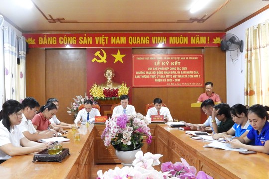 Lễ Ký kết Quy chế phối hợp công tác giữa Thường trực HĐND với Ủy ban nhân dân và Ban Thường trực Ủy ban MTTQ Việt Nam xã Sơn Kim 2 