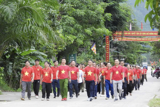 Sơn Kim 2: Hơn 300 người dân tham gia Chương trình đi bộ “Cùng Việt Nam tiến bước” năm 2026