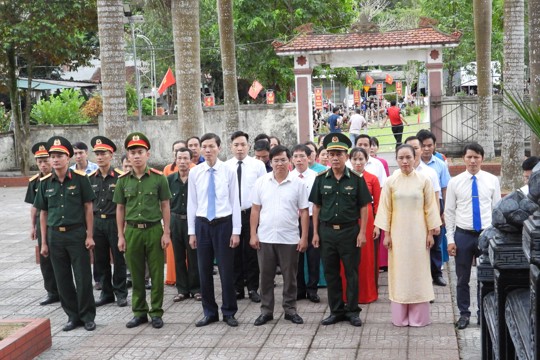 Xã Sơn Kim 2 tổ chức Lễ dâng hoa, dâng hương tri ân các Anh hùng Liệt sĩ nhân ngày 27/7