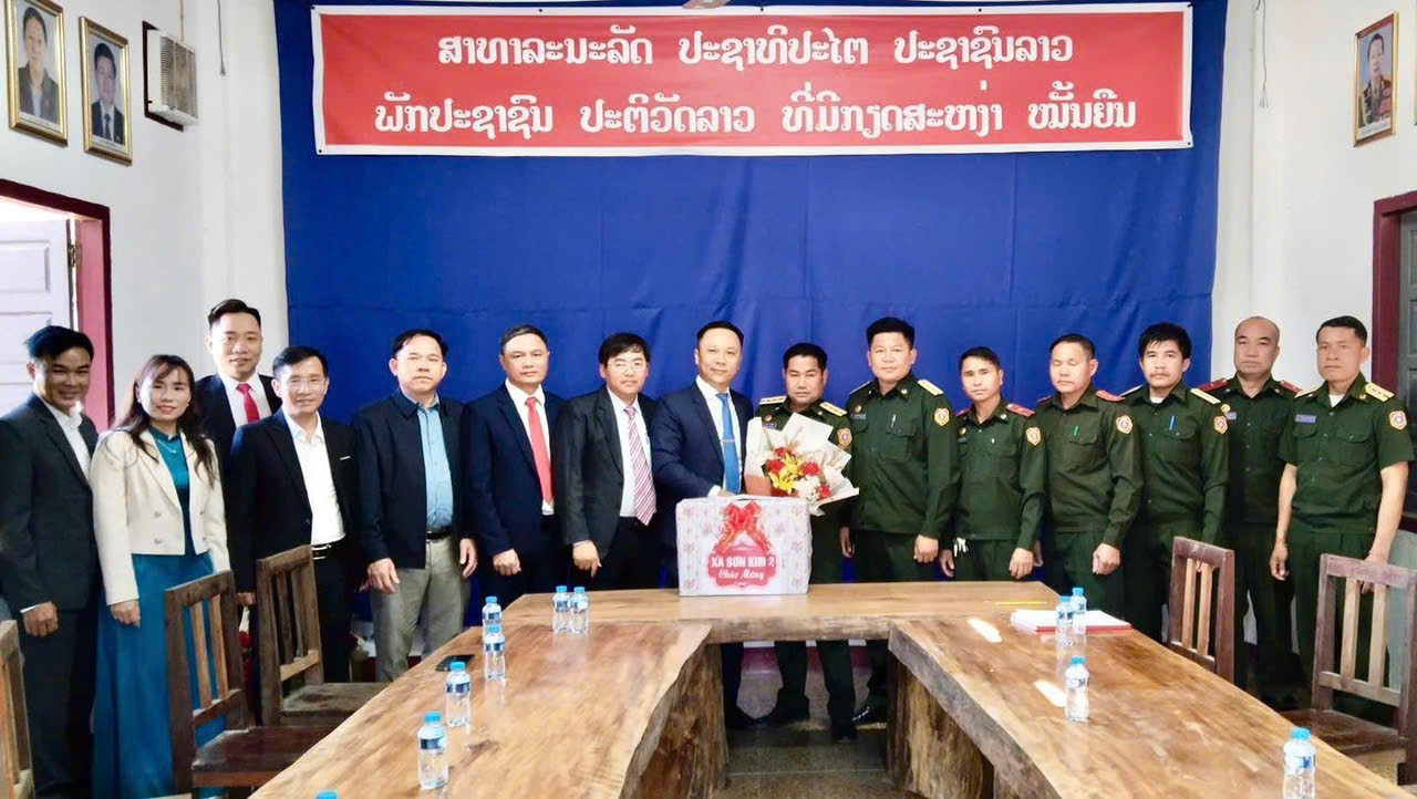 Chúc mừng Quốc  khánh nước Cộng hòa Dân chủ Nhân dân Lào 